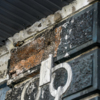 Балконы от осыпания закрыли железными щитами — newsvl.ru