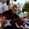 Гитарист исполняет соло — newsvl.ru