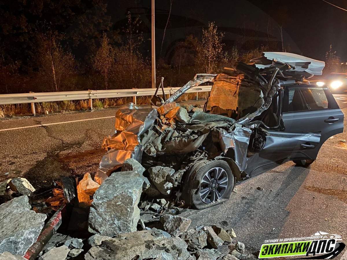 В Надеждинском районе погиб врезавшийся в самосвал водитель Suzuki Escudo –  машину засыпало скальником – Новости Владивостока на VL.ru