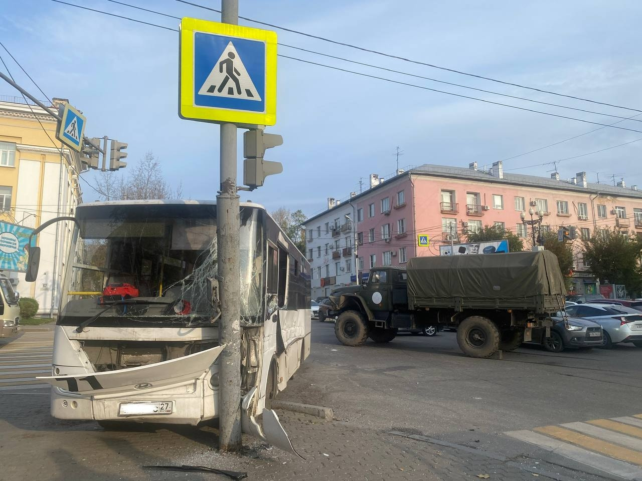 Автобус № 71 и «Урал» столкнулись на Ленина (ФОТО) — Новости Хабаровска