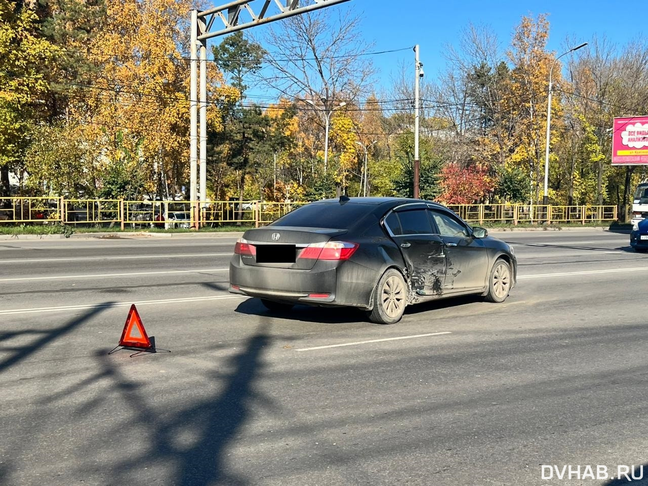 Хабаровчанка разбила машину своего парня на Краснореченской (ФОТО) —  Новости Хабаровска