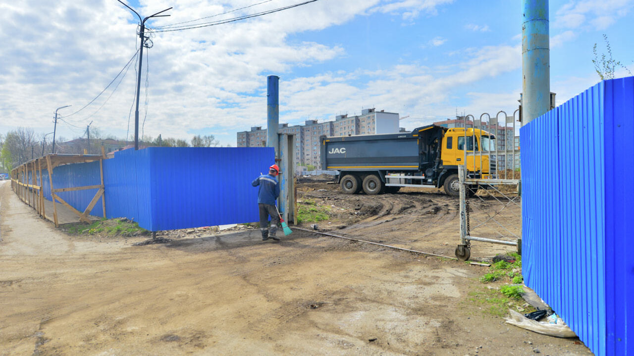 Из-за проблем с водопроводом затормозилось строительство школы на Демьяна  Бедного — Новости Хабаровска