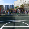 Площадка разделена на две зоны – детскую с горками и каруселями и спортивную для игры в футбол и волейбол — newsvl.ru