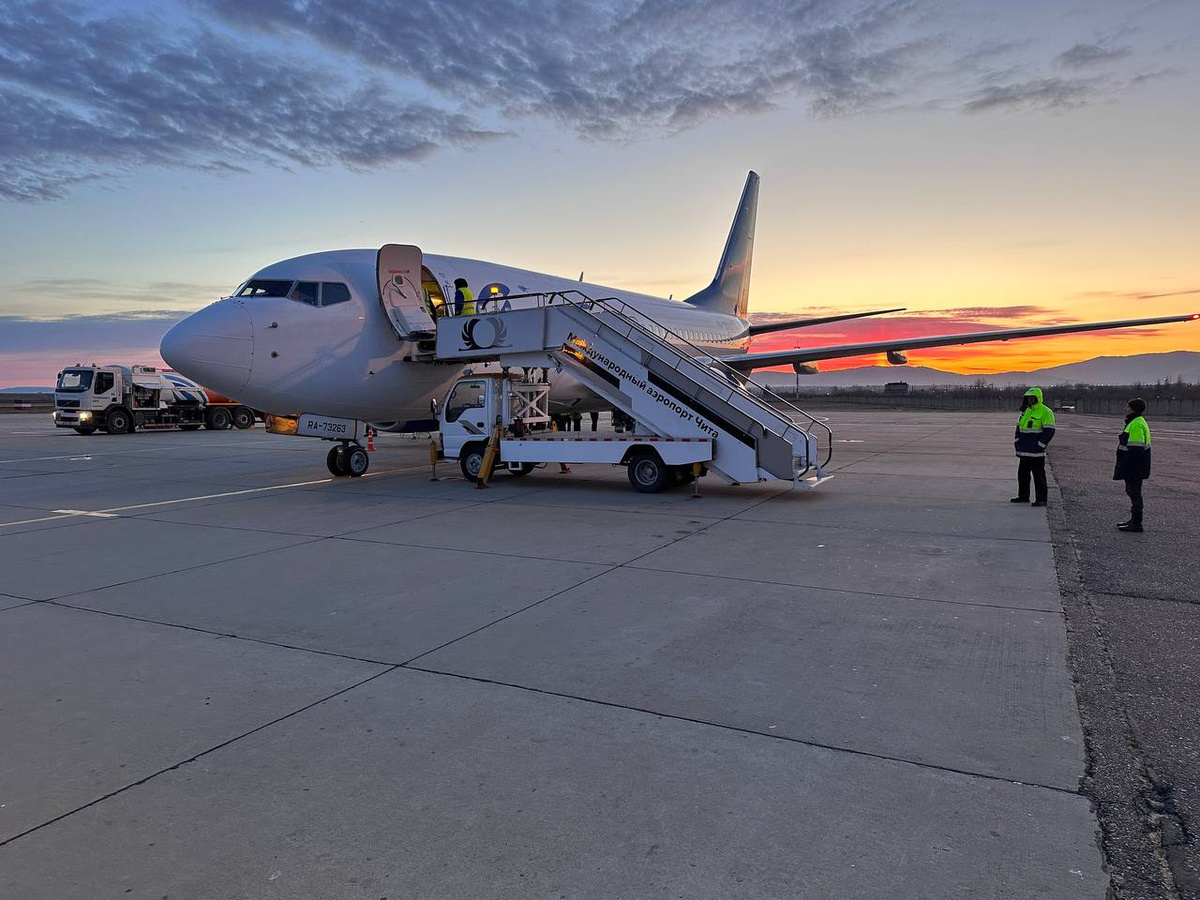 Один Sukhoi Superjet вернулся во Владивосток, второй вынужденно сел в  Хабаровске – в Читу пассажиров авиакомпании «Якутия» сегодня доставил  Boeing – Новости Владивостока на VL.ru