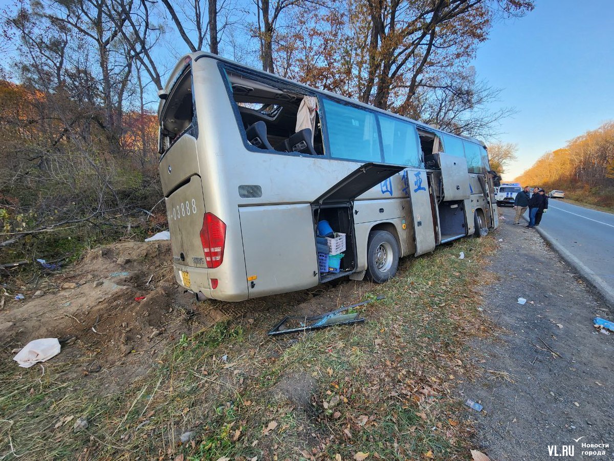 Ехавший из Китая автобус с туристами попал в ДТП в Приморье – два человека  погибли и 18 госпитализировано (ФОТО; ВИДЕО) – Новости Владивостока на VL.ru