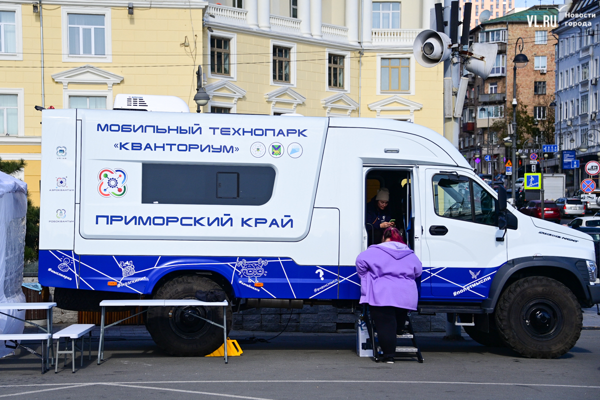 От чжурчжэней до беспилотников: историю Приморского края вспоминали на  центральной площади Владивостока в честь 85-летия (ФОТО; ВИДЕО) – Новости  Владивостока на VL.ru