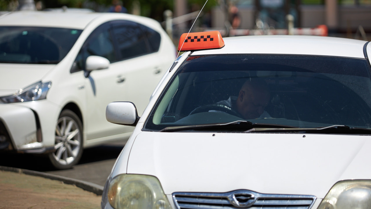 Новые тарифы: такси резко подорожало в Хабаровске (ФОТО; ПЕРЕКЛИЧКА)