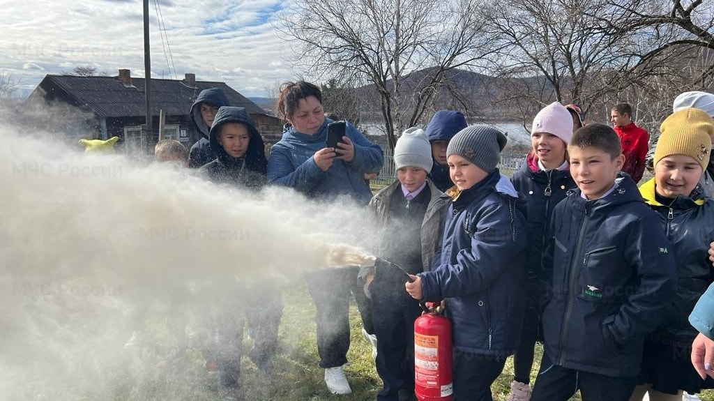 Ученики школы села Радде постигли азы пожаротушения (ФОТО)