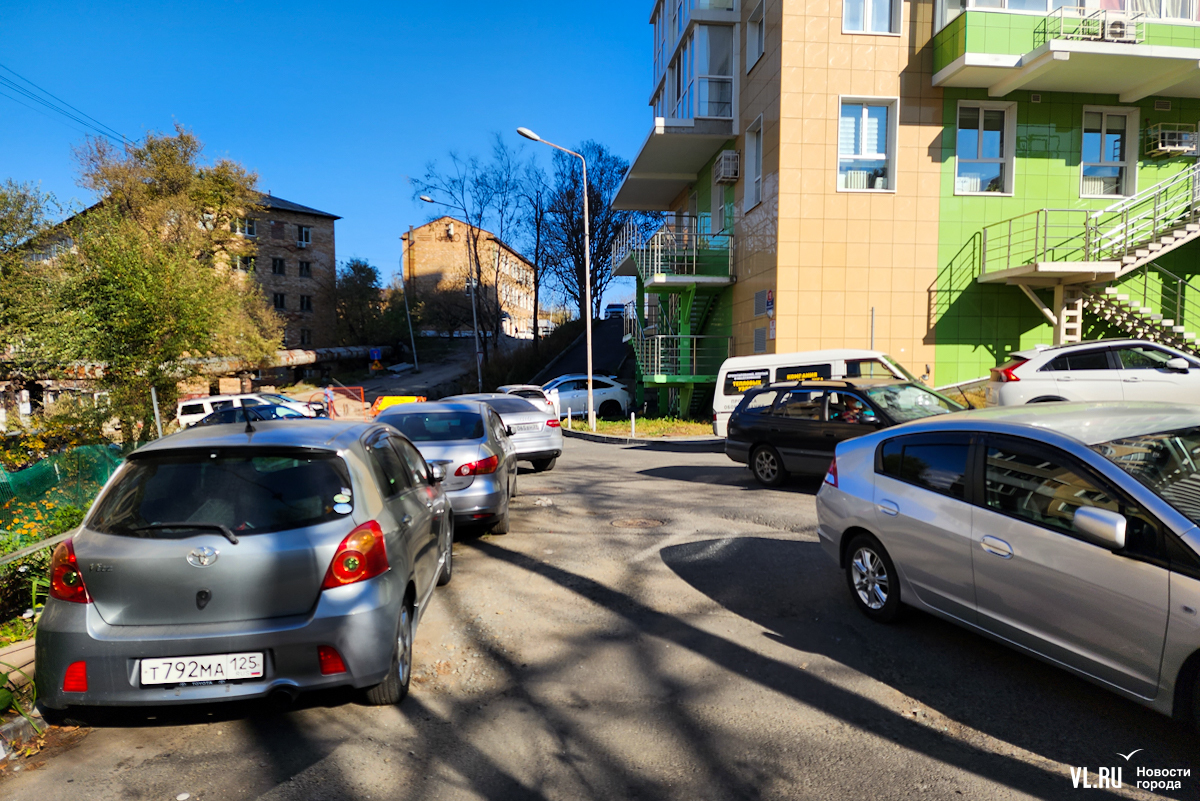 Плесень и запах краски: жильцы новостройки на Можжевеловой во Владивостоке  возмутились работающим в их доме автосалоном (ВИДЕО; ФОТО) – Новости  Владивостока на VL.ru