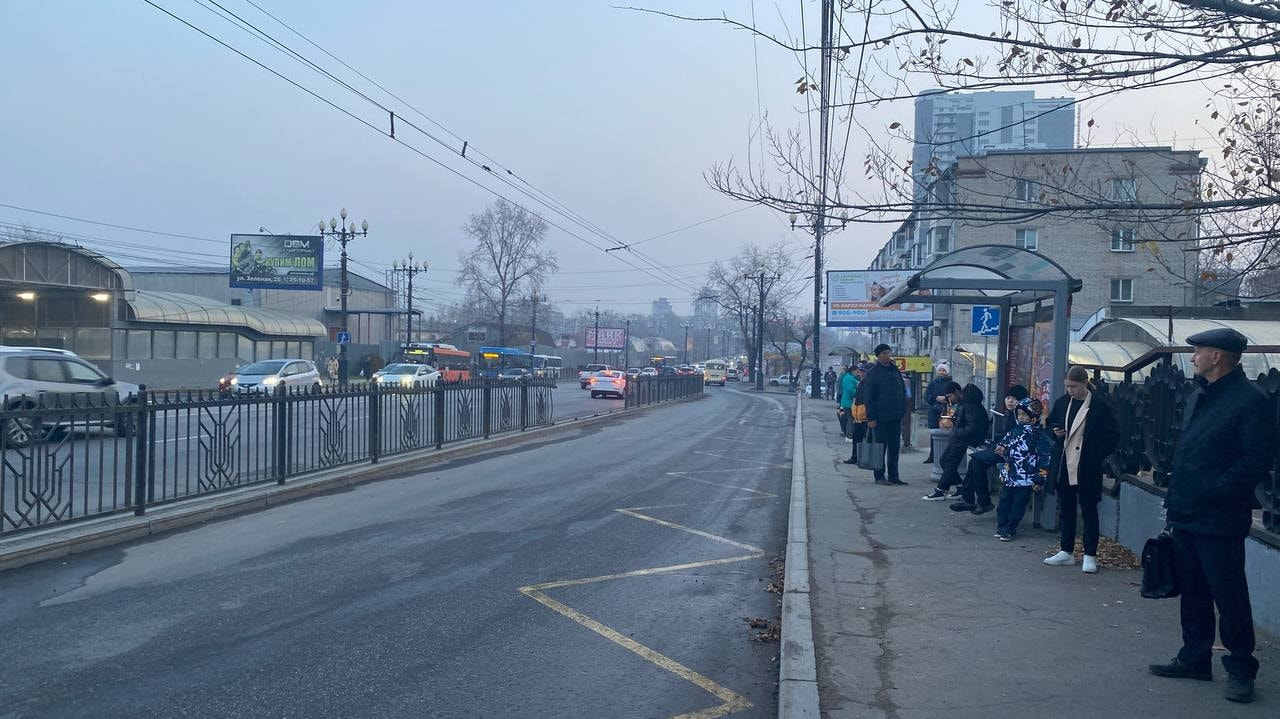 Огородить забором разбитую в ДТП остановку требуют хабаровчане (ФОТО) —  Новости Хабаровска