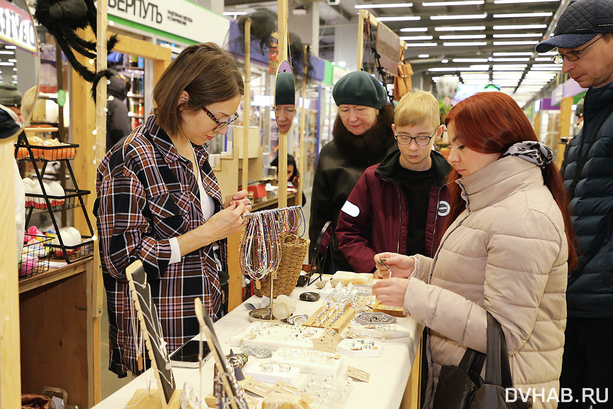 Ведьмы продают товары на «Абычном Halloween маркете» в Хабаровске (ФОТО;  ВИДЕО) — Новости Хабаровска