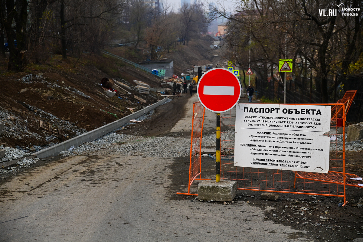 На Интернациональной и Сафонова продолжаются работы на теплосетях, но на  отопление в домах они не влияют – Новости Владивостока на VL.ru