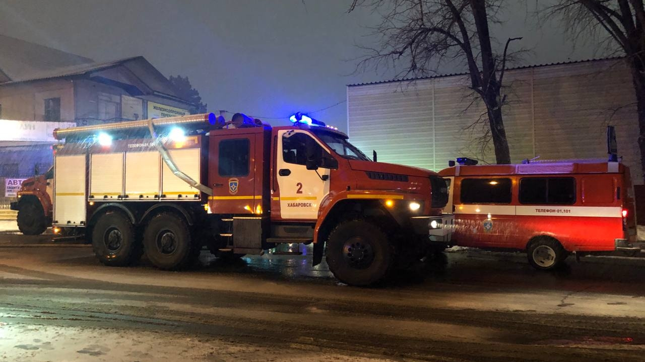 Поезда опаздывают из-за сильного пожара в районе ж/д вокзала (ФОТО;  ОБНОВЛЕНИЕ) — Новости Хабаровска