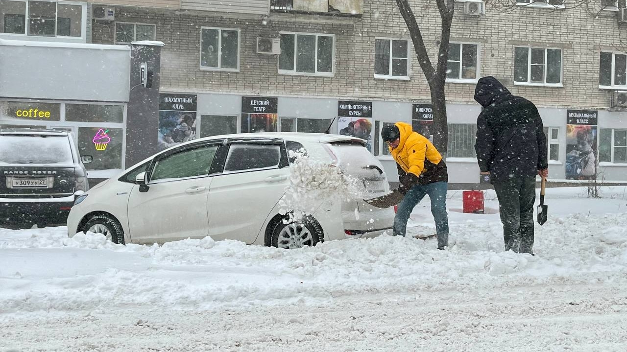 Десятибалльные пробки парализовали Хабаровск из-за снегопада (ФОТО;  ОБНОВЛЕНИЕ) — Новости Хабаровска