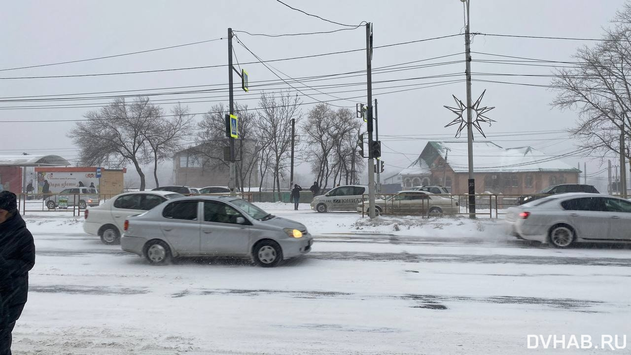 Не выдержав циклона, сгорели светофоры на Большой (ФОТО) — Новости  Хабаровска