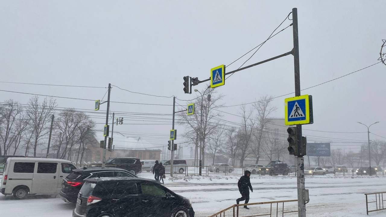 Не выдержав циклона, сгорели светофоры на Большой (ФОТО) — Новости  Хабаровска