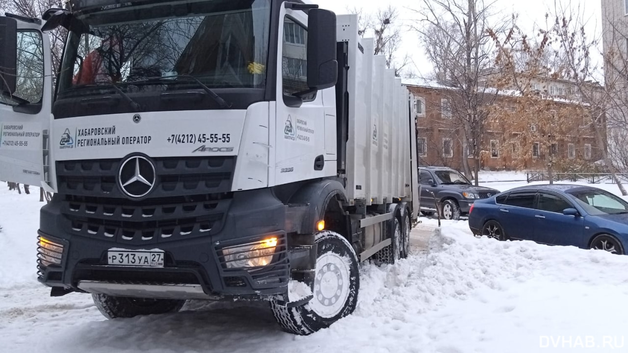 Погрязли в мусоре: спецтехника не может добраться до контейнеров во дворах  (ФОТО) — Новости Хабаровска