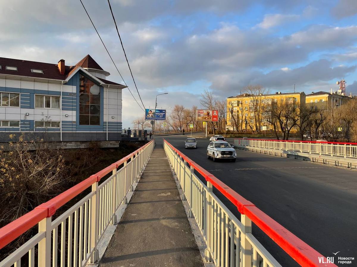 Во Владивостоке завершили реконструкцию старейшего в городе Казанского  моста – Новости Владивостока на VL.ru