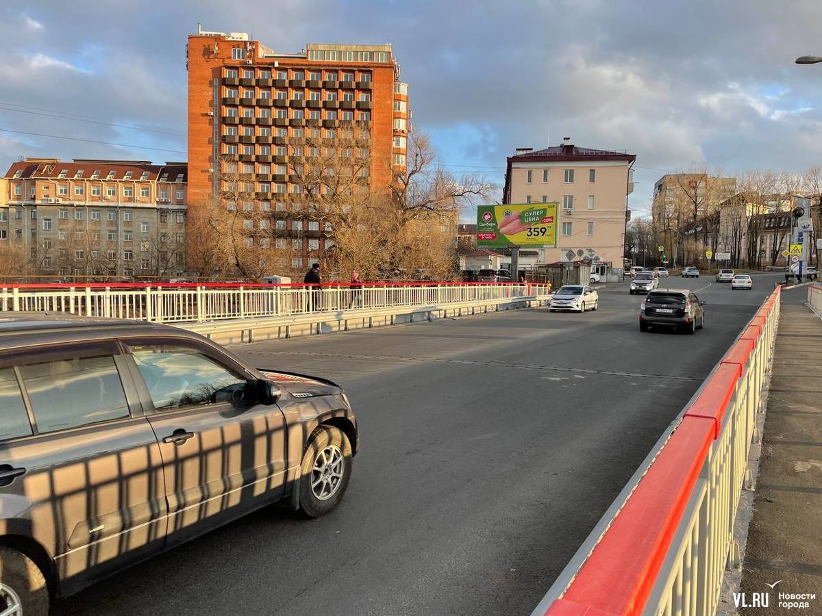 Во Владивостоке завершили реконструкцию старейшего в городе Казанского  моста – Новости Владивостока на VL.ru