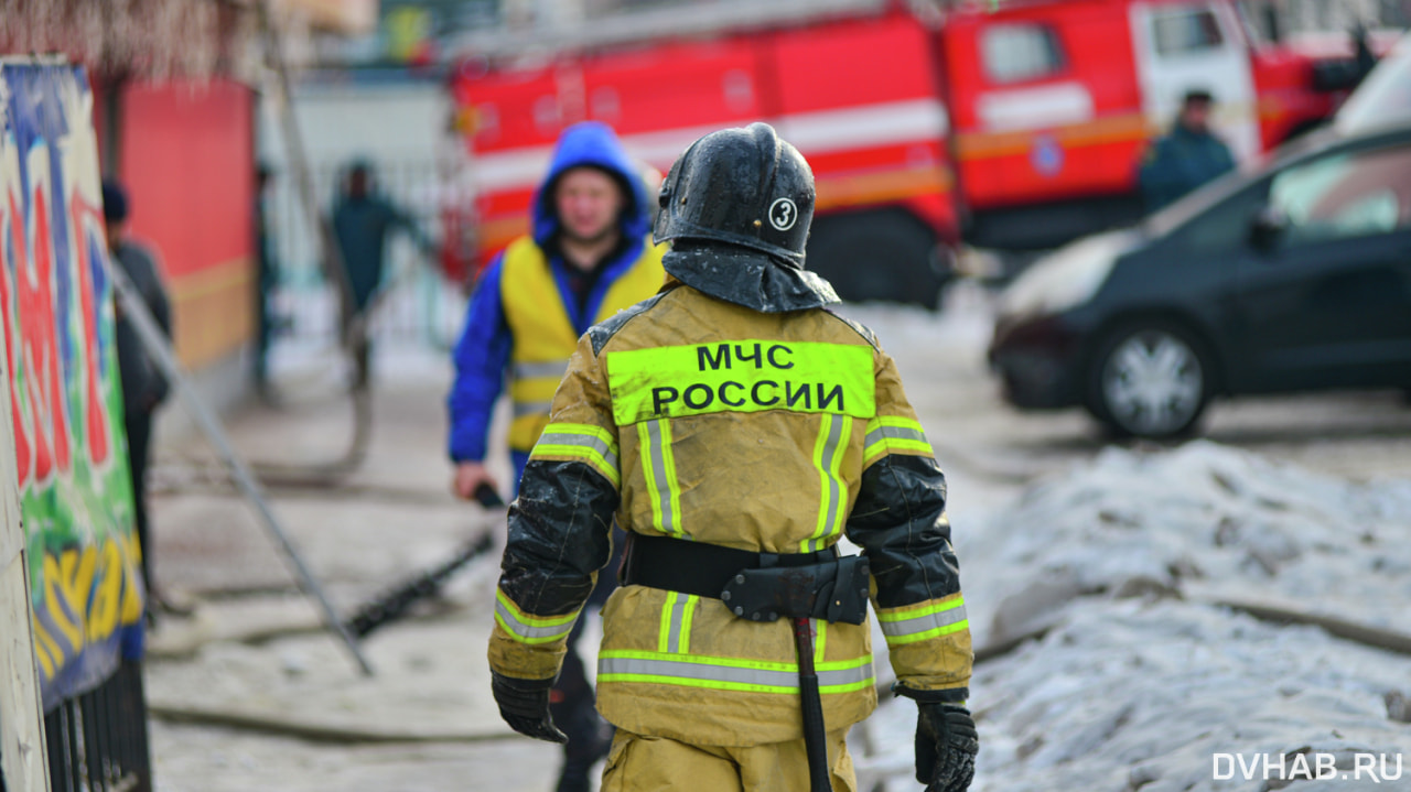 Комсомольчанина спасли из горящего дома на улице Базовой — Новости  Хабаровска