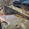 Очевидцы рассказали, что так вода течёт уже пару дней — newsvl.ru