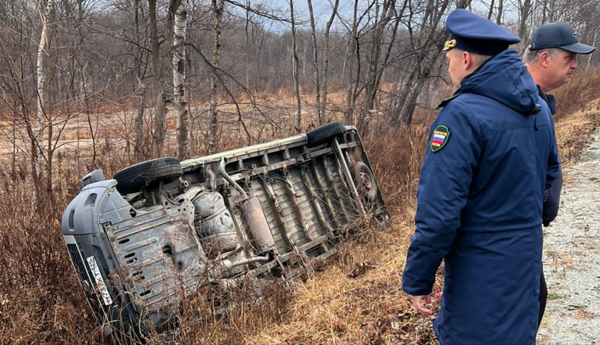 В пригороде Владивостока после дождя обледенели дороги – в кювет массово  скатываются машины и даже автобусы с детьми – Новости Владивостока на VL.ru