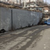 Фото от 21 ноября. Труба, из которой текло, находится в стене — newsvl.ru