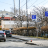 После обеда знаки уже висели на местах: парковка возле сквера Центральный — newsvl.ru