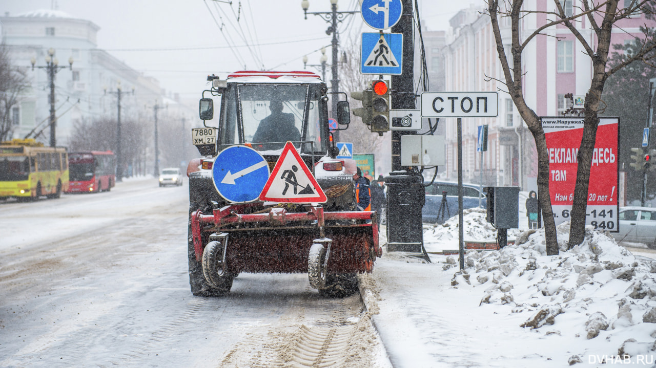 Оперативная информация: 1384 кубометра снега убрали с улиц города — Новости  Хабаровска