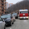Разметку, столбики и заезды на импровизированные парковочные места жильцы делают сами — newsvl.ru