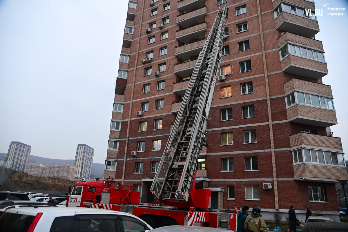 Учебный рейд провели пожарные в Снеговой Пади – к двум домам цистерна и  автолестница подъехать не смогли (ФОТО; ВИДЕО) – Новости Владивостока на  VL.ru