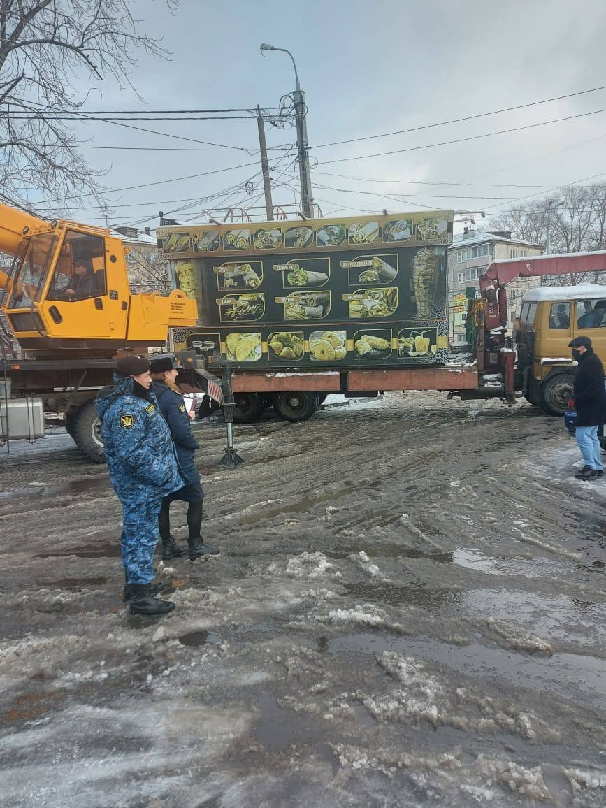 Незаконные ларьки с шаурмой демонтировали в Хабаровске (ФОТО) — Новости  Хабаровска