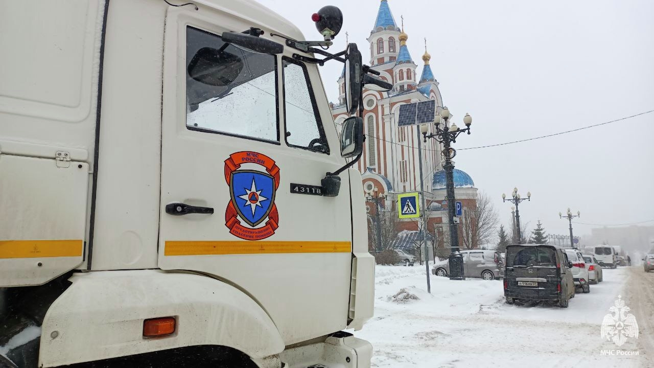 Подняться по Тургенева не смог автобус из-за снегопада (ФОТО) — Новости  Хабаровска