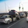 На этом фото видно, что была ещё одна машина. Это Toyota Mark, который затормозил в последний момент — newsvl.ru