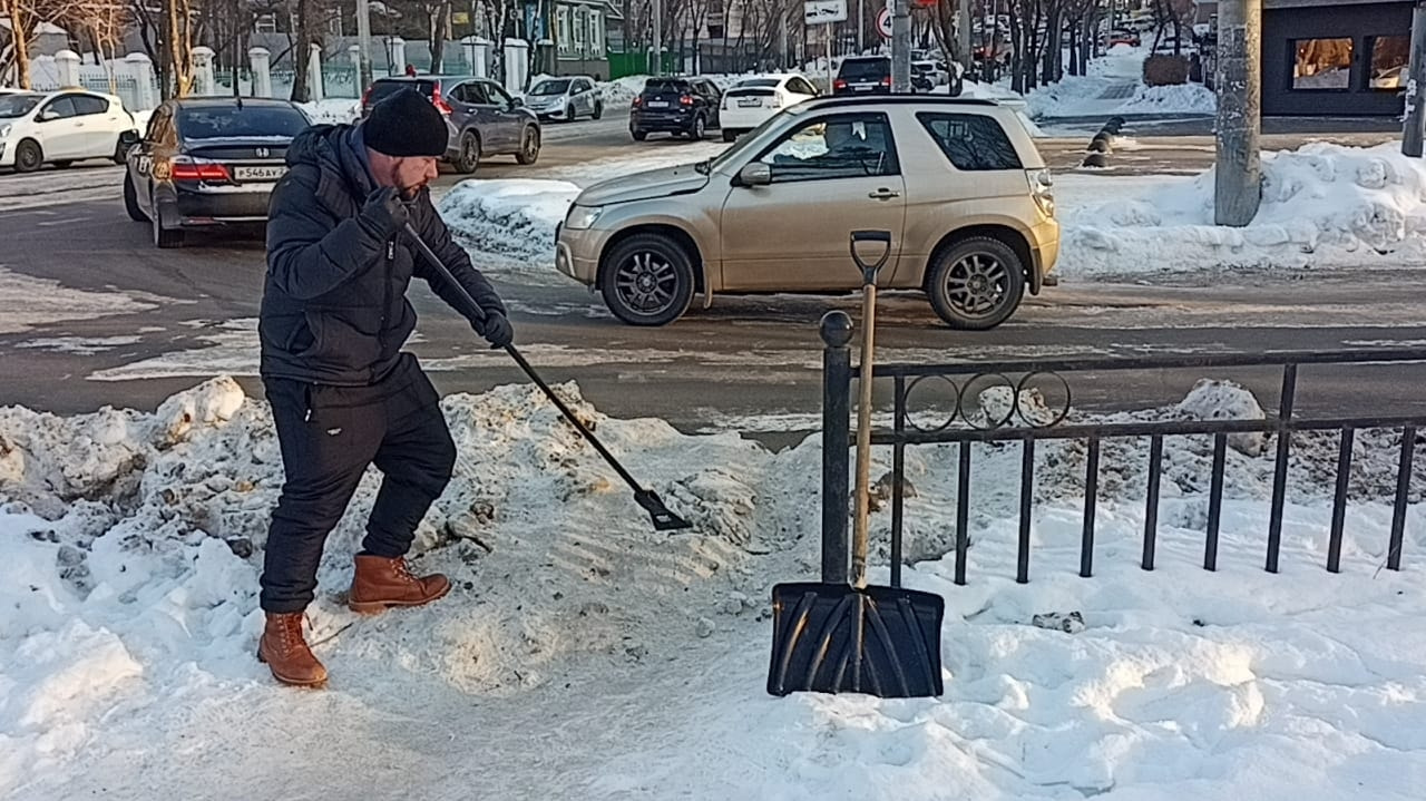 Убирать снежные отвалы с бульваров призывают хабаровчане (ФОТО; ВИДЕО) —  Новости Хабаровска