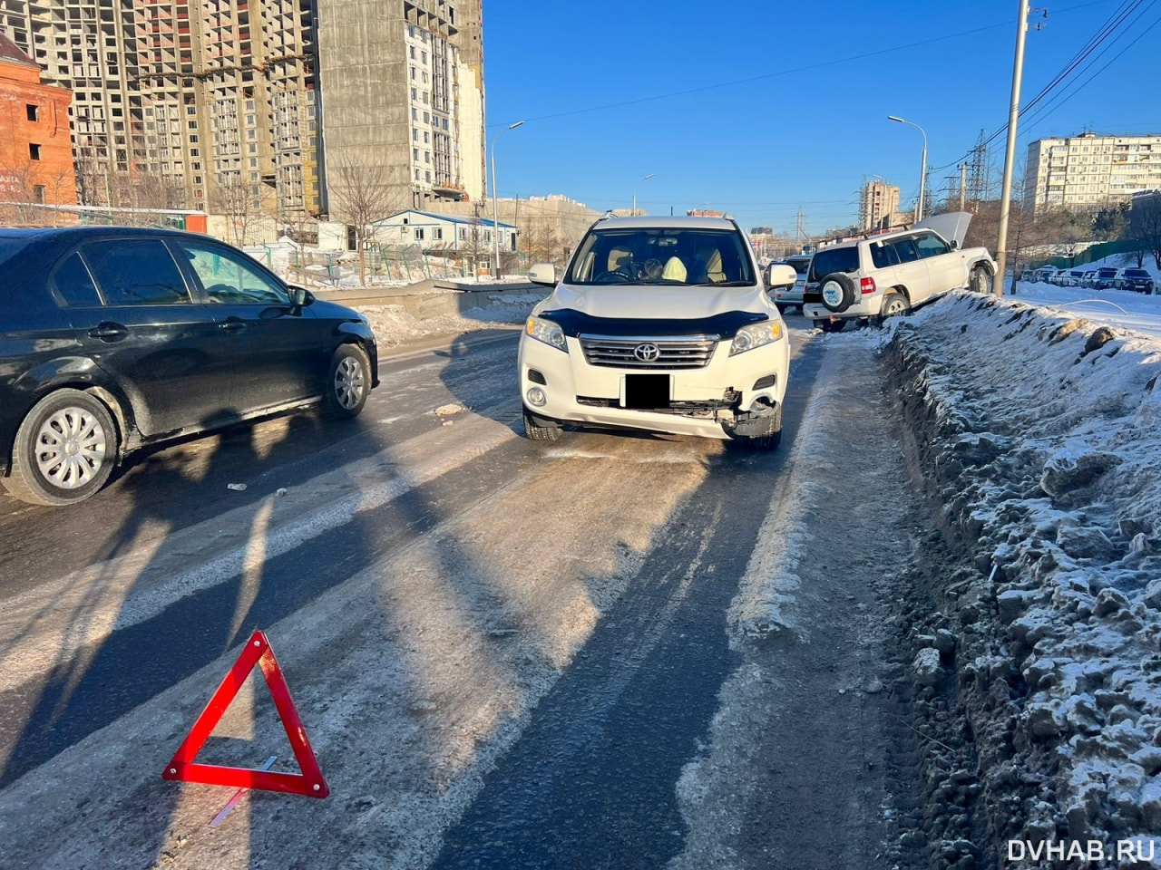 Магия гололеда: три ДТП подряд произошло на Лейтенанта Орлова (ФОТО) —  Новости Хабаровска