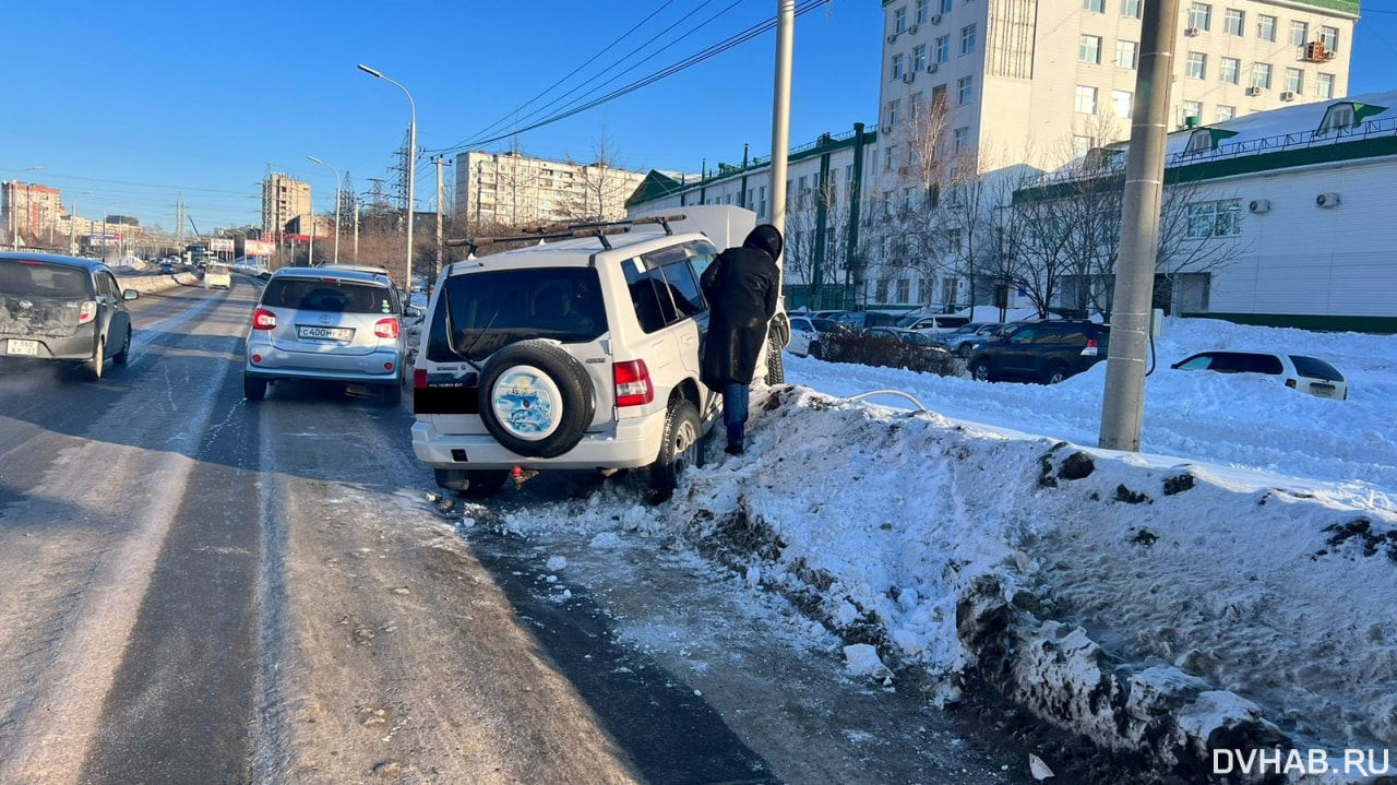 Магия гололеда: три ДТП подряд произошло на Лейтенанта Орлова (ФОТО) —  Новости Хабаровска