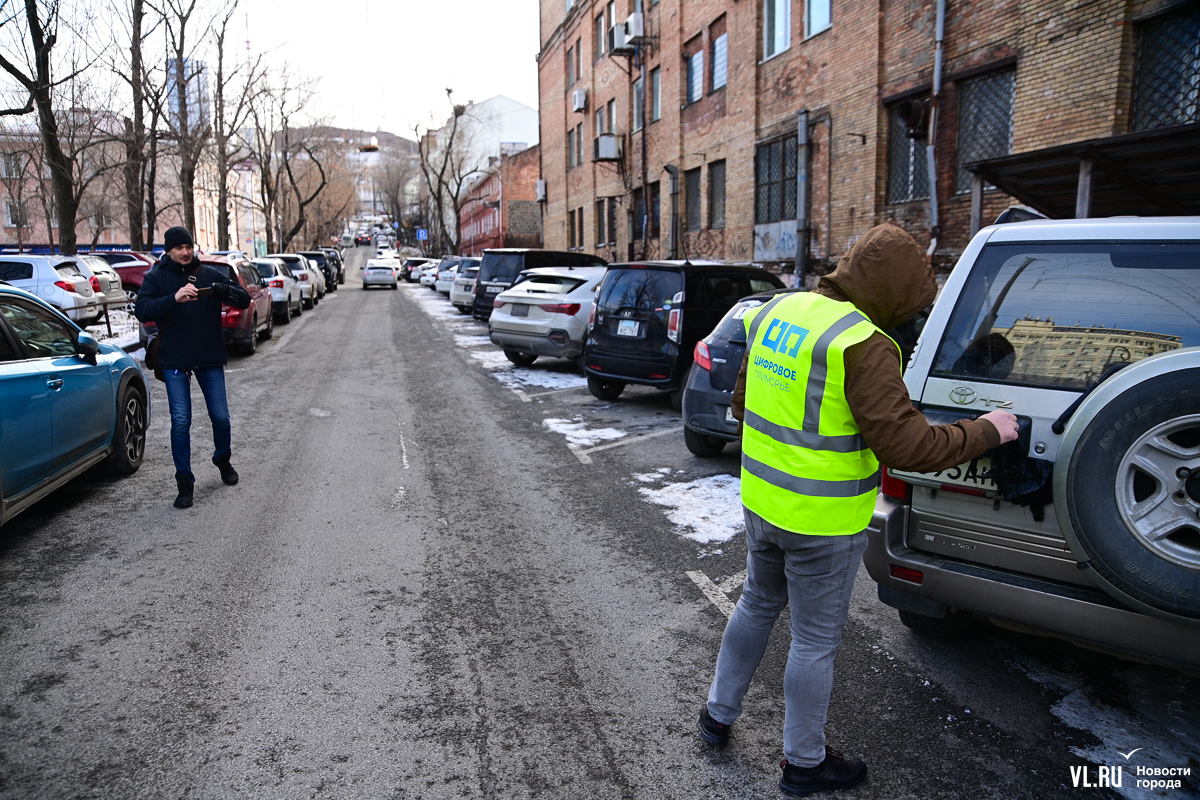 Пакеты, маски и скрученные номера: как во Владивостоке проходят рейды по  платным парковкам (ФОТО; ВИДЕО) – Новости Владивостока на VL.ru