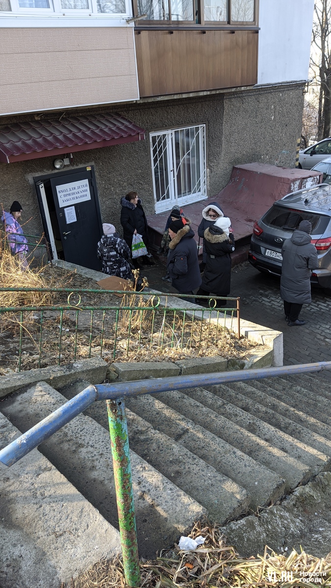 Сто семидесятые в очереди: в детской поликлинике на Черёмуховой наплыв  пациентов с кашлем и температурой – Новости Владивостока на VL.ru