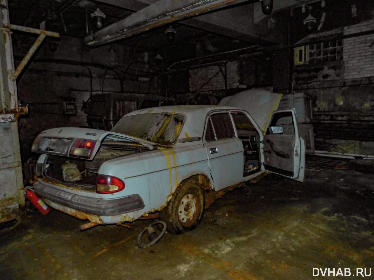 Фотосет на кладбище автомобилей