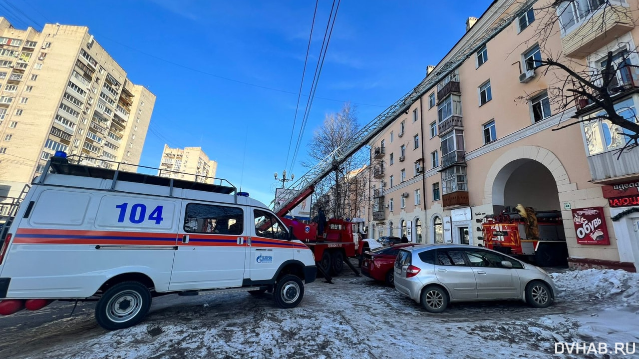 Неудачно покурил: пожар спровоцировал хабаровчанин в доме на Ленина (ФОТО)  — Новости Хабаровска