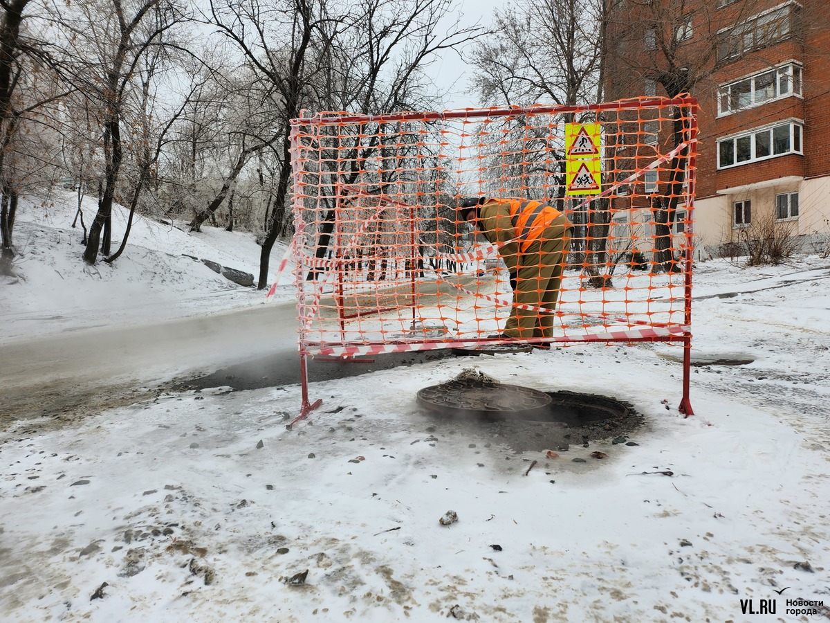 Во дворе на Давыдова ночью произошёл мощный порыв – повреждены авто, без  отопления остались 20 домов (ВИДЕО; ФОТО) – Новости Владивостока на VL.ru