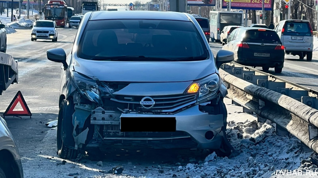 Nissan Note и Toyota Ist столкнулись на Краснореченской (ФОТО) — Новости  Хабаровска