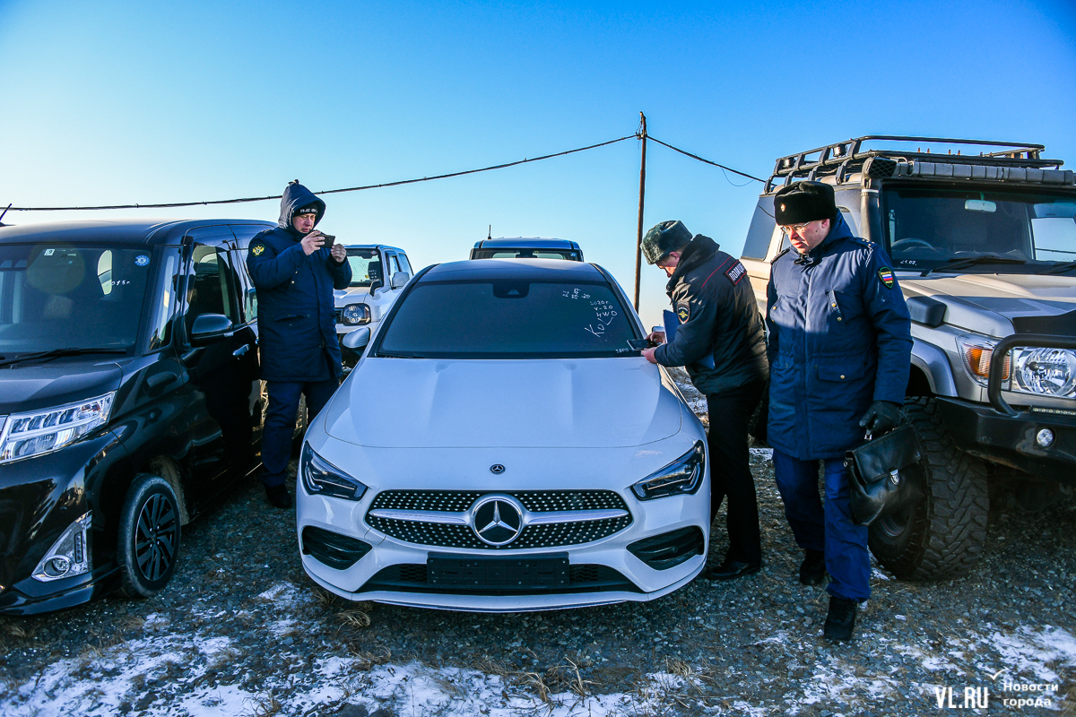 На авторынке «Зелёный угол» начали эвакуировать автомобили с объектов  Владивостокской крепости (ВИДЕО) – Новости Владивостока на VL.ru