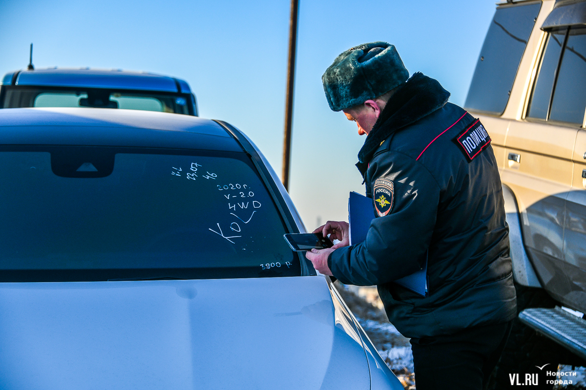 На авторынке «Зелёный угол» начали эвакуировать автомобили с объектов  Владивостокской крепости (ВИДЕО) – Новости Владивостока на VL.ru