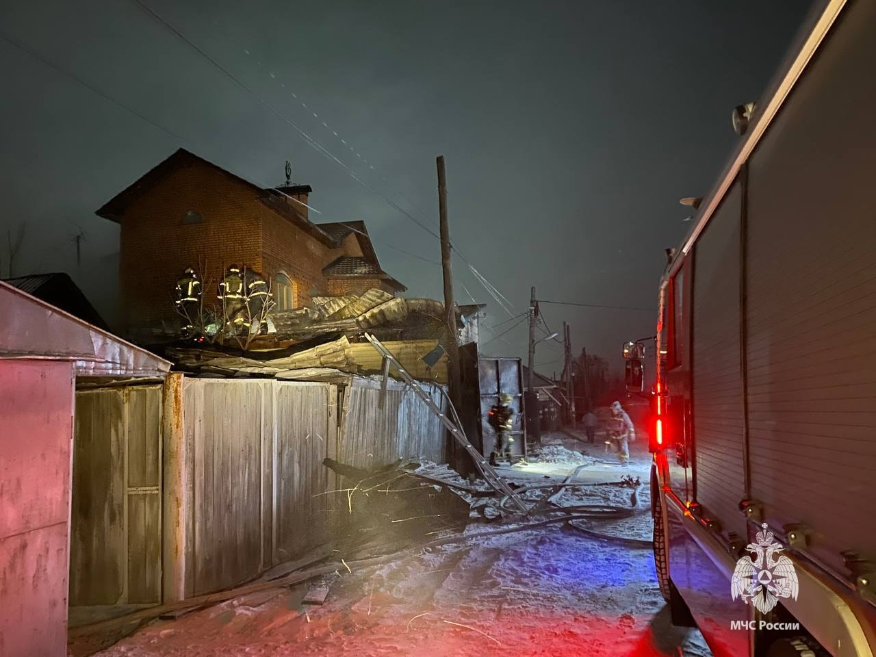 Гаража и машины лишился комсомольчанин из-за пожара (ФОТО) — Новости  Хабаровска