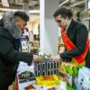 Студенты помогали определяться всем покупателям с товарами — newsvl.ru