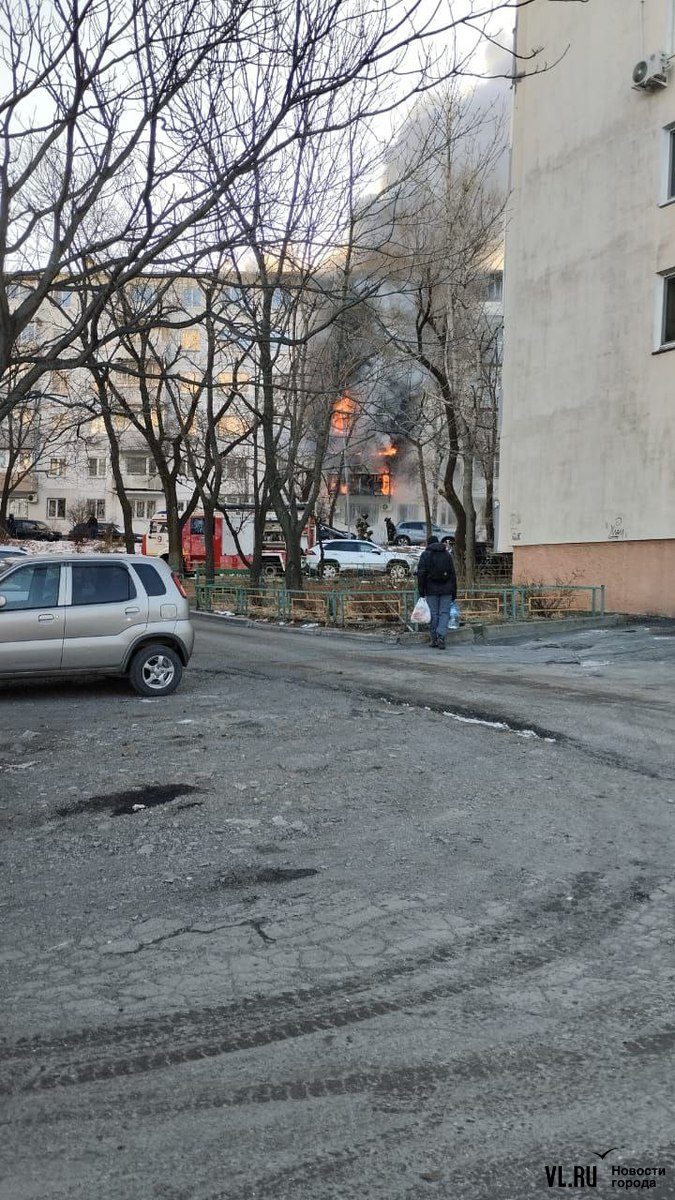 Семерых человек спасли из горящей панельки на Первой Речке – Новости  Владивостока на VL.ru