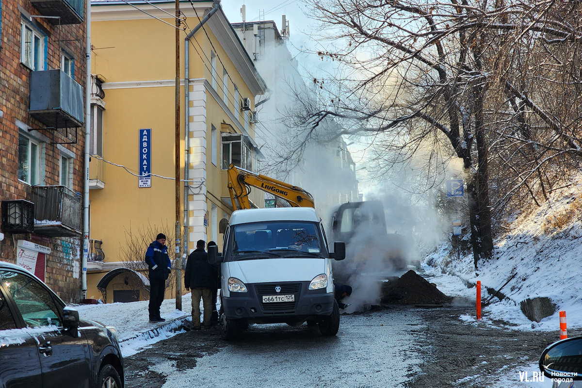 Во Владивостоке перекрыли Посьетскую из-за провала на теплотрассе – более  80 домов временно без отопления – Новости Владивостока на VL.ru