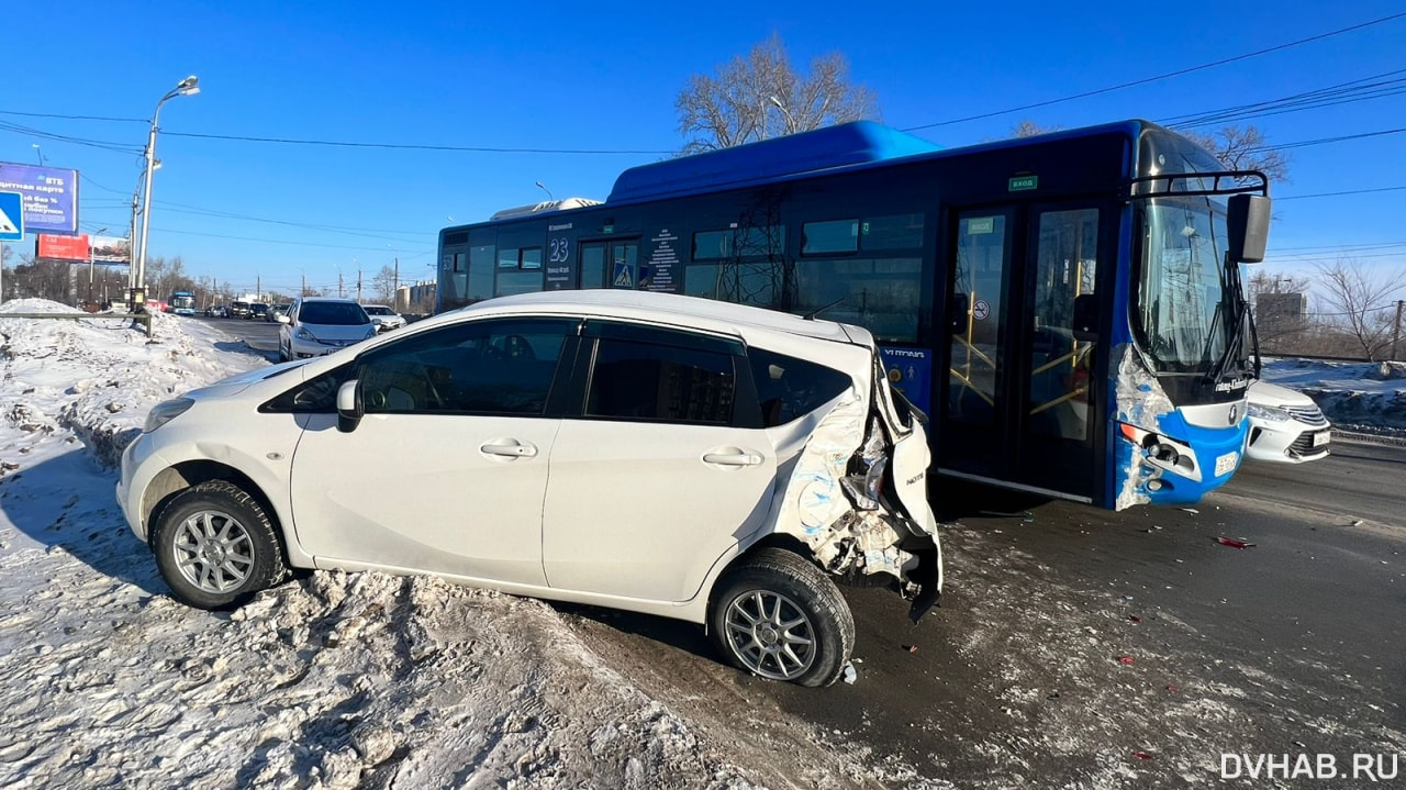 Автобус пошел на таран: 80-летний водитель пострадал на Тихоокеанской  (ФОТО) — Новости Хабаровска